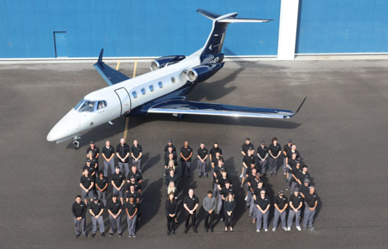 Î‘Ï€Î¿Ï„Î­Î»ÎµÏƒÎ¼Î± ÎµÎ¹ÎºÏŒÎ½Î±Ï‚ Î³Î¹Î± Embraer delivers the 500th Phenom 300 series aircraft, the most successful business jet of the decade